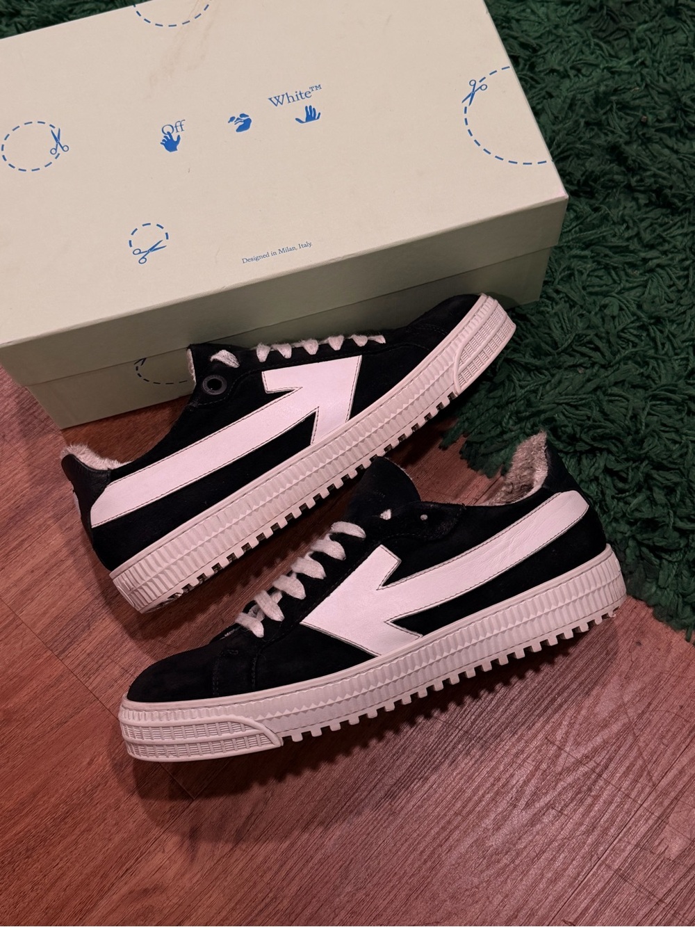 Off-White Black and White Men's Low-Top Sneakers